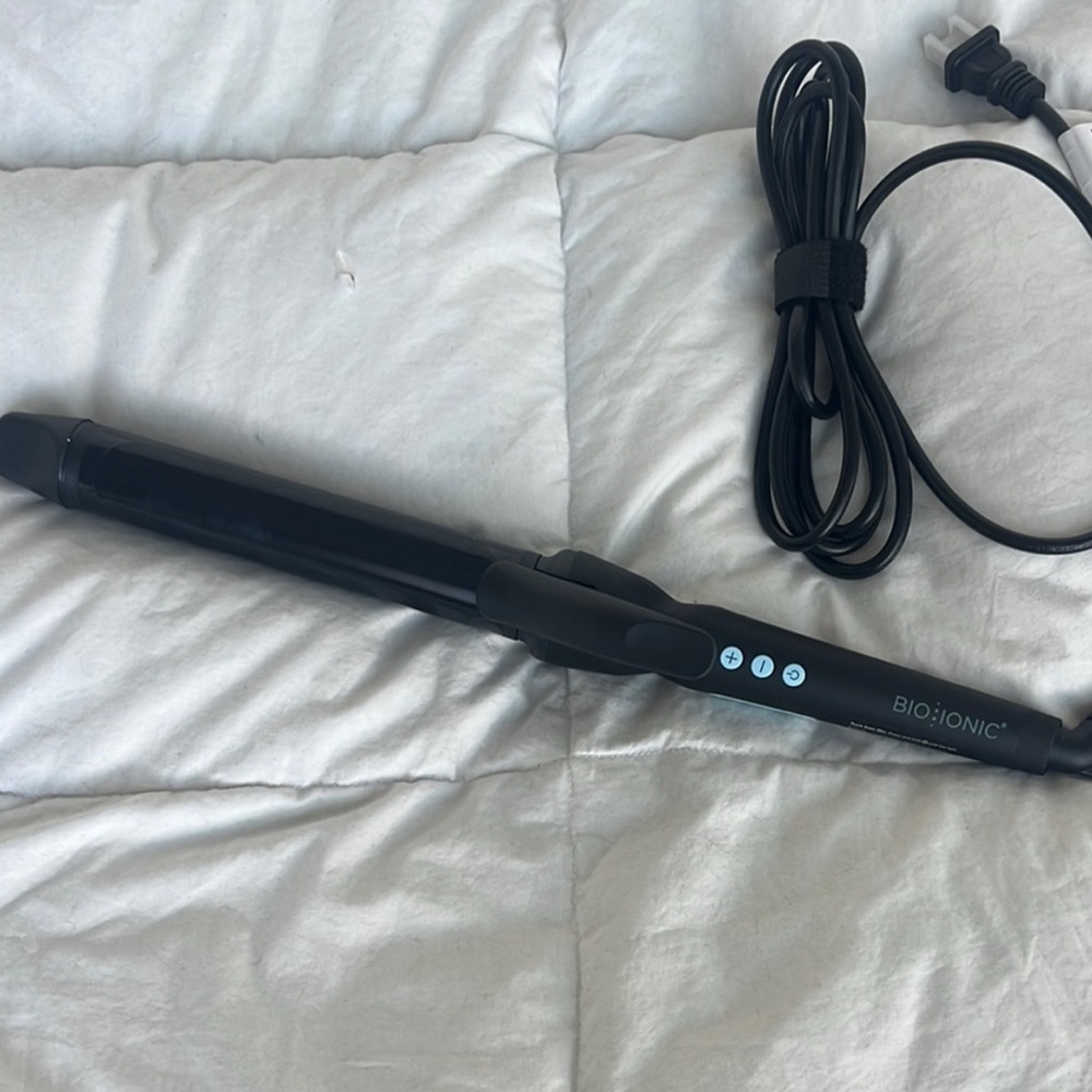 Bio Ionic Black Curling Iron 1.5”